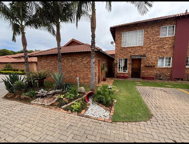 2 BEDROOM TOWNHOUSE FOR SALE IN ANNLIN